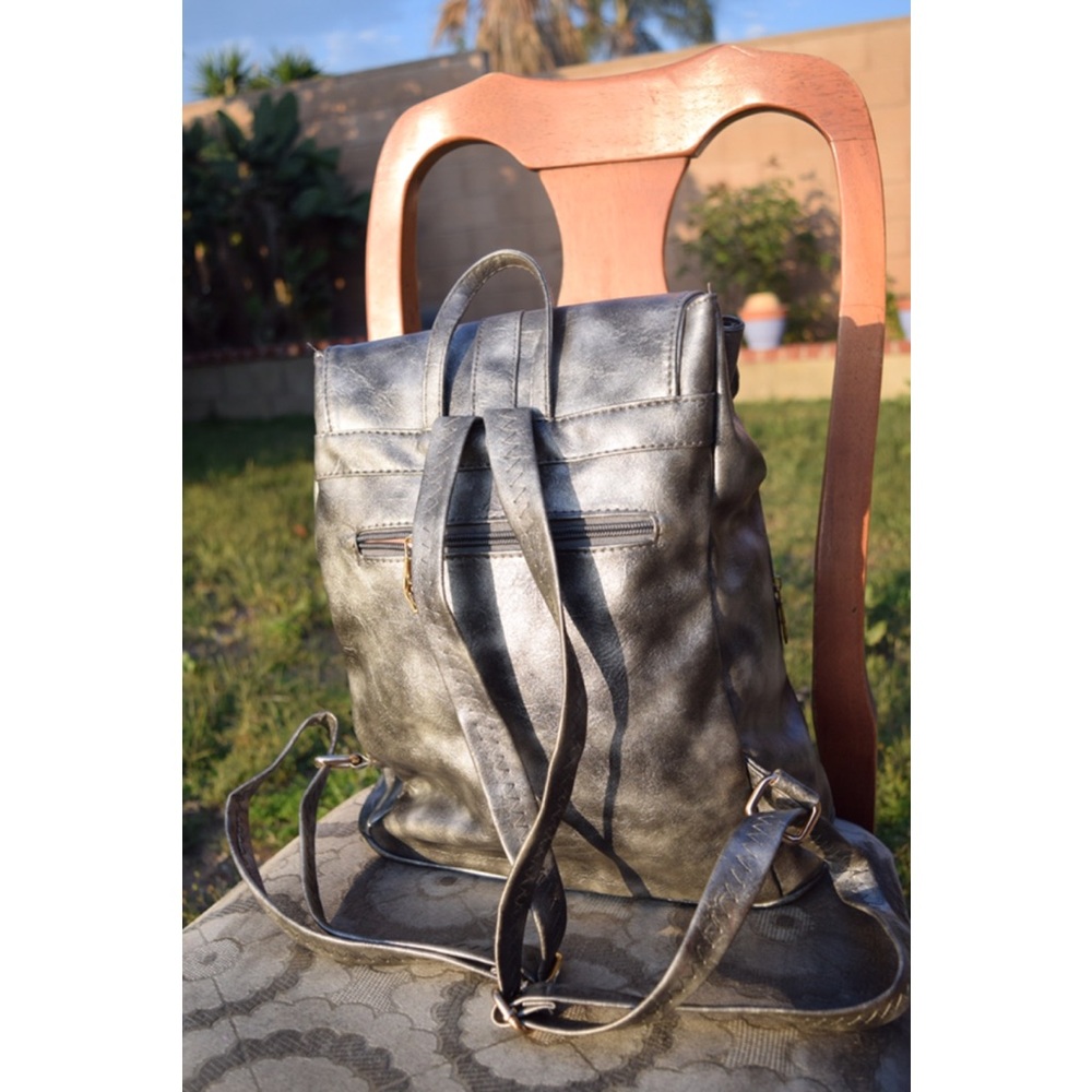 Silver backpack - Picture 3 of 4